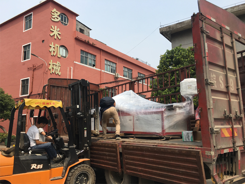 家具方管熱熔機(jī)床，專車發(fā)往山海